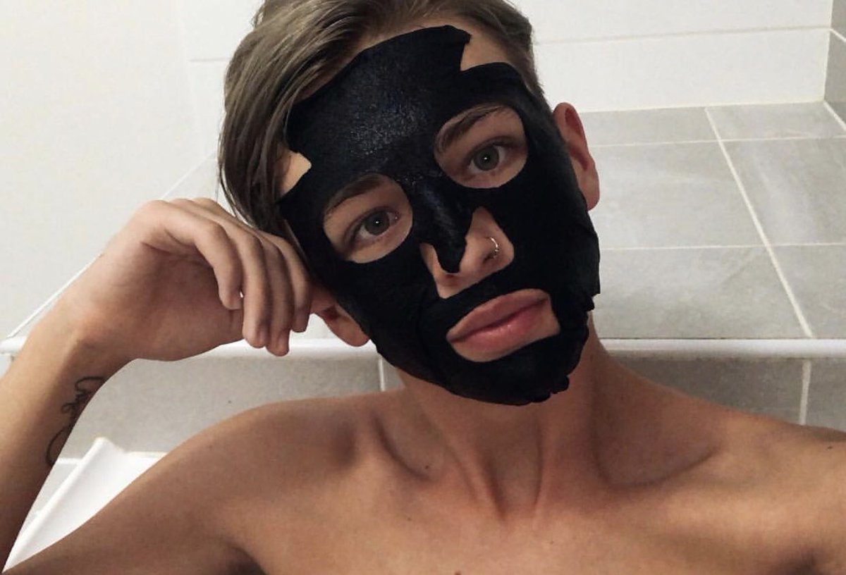 ARLOBLAK's tweet photo. Babetown @iblamehayden loves my BLAK Hydration Face Mask ๐ "It is an essential part of my routine when it comes to getting ready for a shoot!" ๐๐ผ It helps to purify and beautify, leaving you with a radiant complexion โจ! Get yours now ๐ค! #ARLOANDME https://t.co/cfc0pHjElO