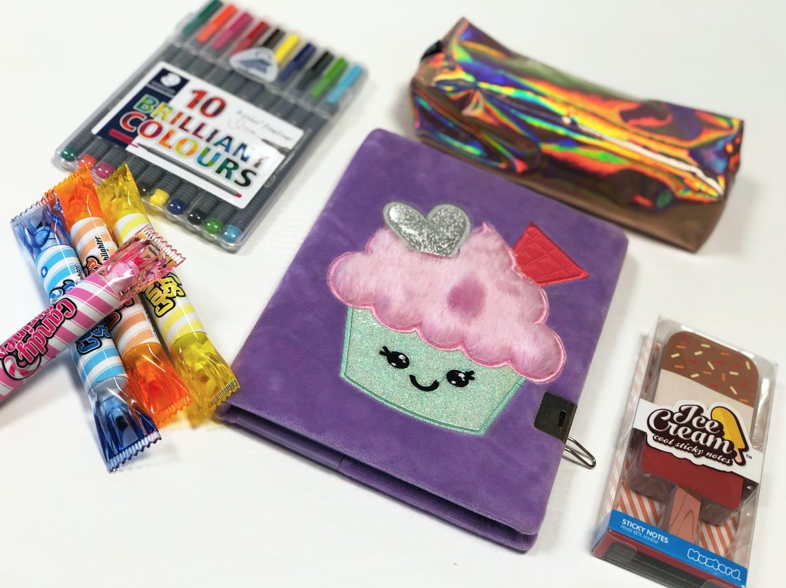 QueensArcade's tweet image. #WIN
 
To get you back to school ready, we’re giving one person the chance to win a stationery bundle from @RymanStationery worth over £35! 😝

To enter:
✏️ RT this tweet!
✏️ Follow us on Twitter!

T&amp;amp;Cs apply... 👉🏼 bit.ly/2H5XxOo
 
#Competition #RymanStationery