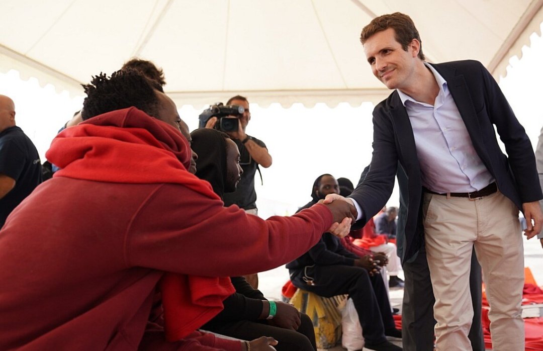 Niobeacua's tweet image. Soy Pablo Casado. Desayuno populismo.