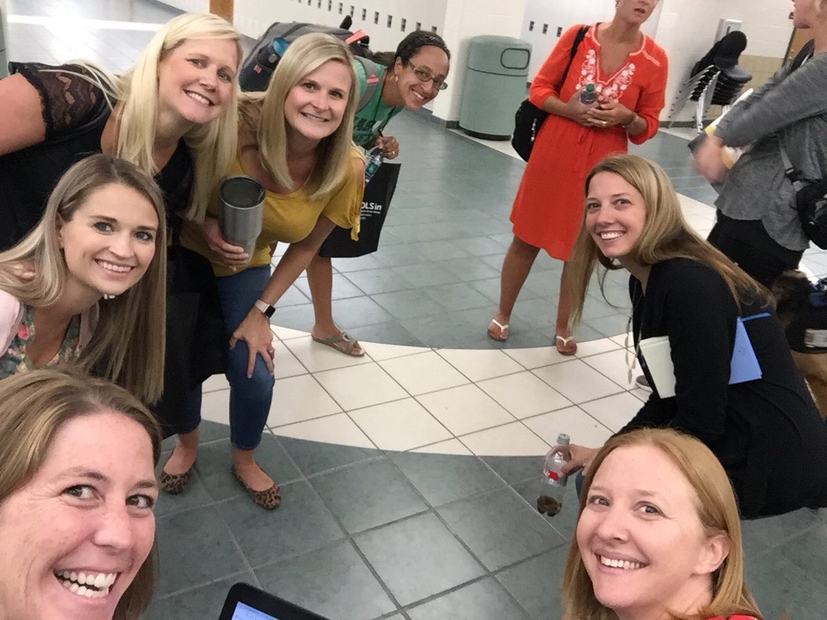MenendezLearns's tweet photo. Hallway collaboration! #HA2018 #MLS2018 #MECCshines #MasonLearns https://t.co/3RDHi6nFOS