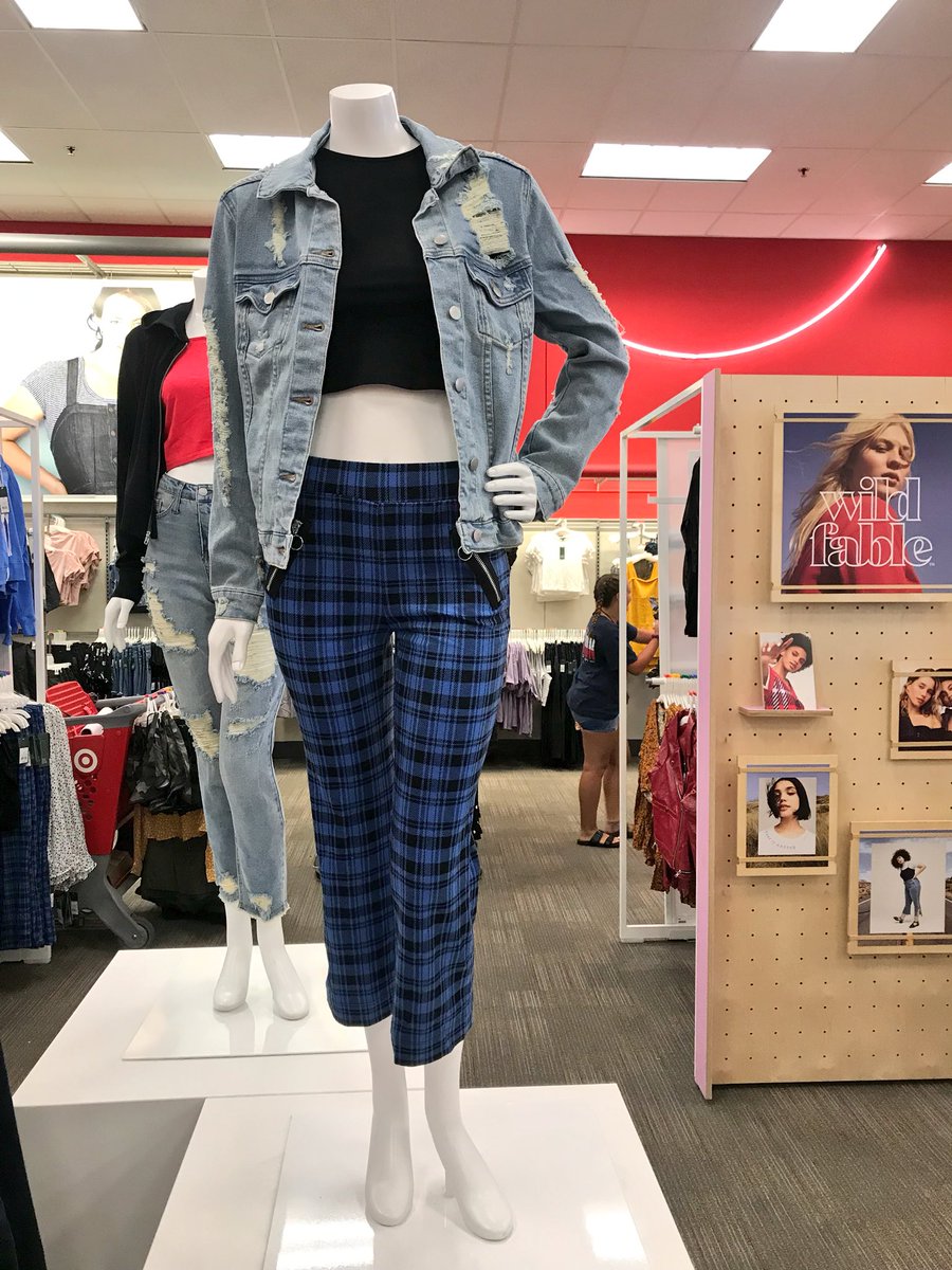 StefTargetVM's tweet image. A few pics from my #wildfable set. I love the mom jeans, bright colors, and ripped denim. Styles mainly consist of #highwaists and #croptops.