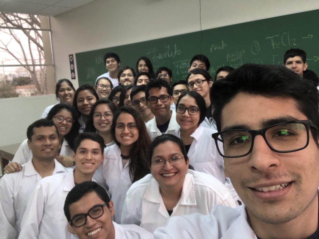 NanoGoch's tweet photo. Ya listos para entrar al laboratorio en @pucp #CdeCPeru #NanoElPotencialCosasPequenas https://t.co/0jEYGEmlmV