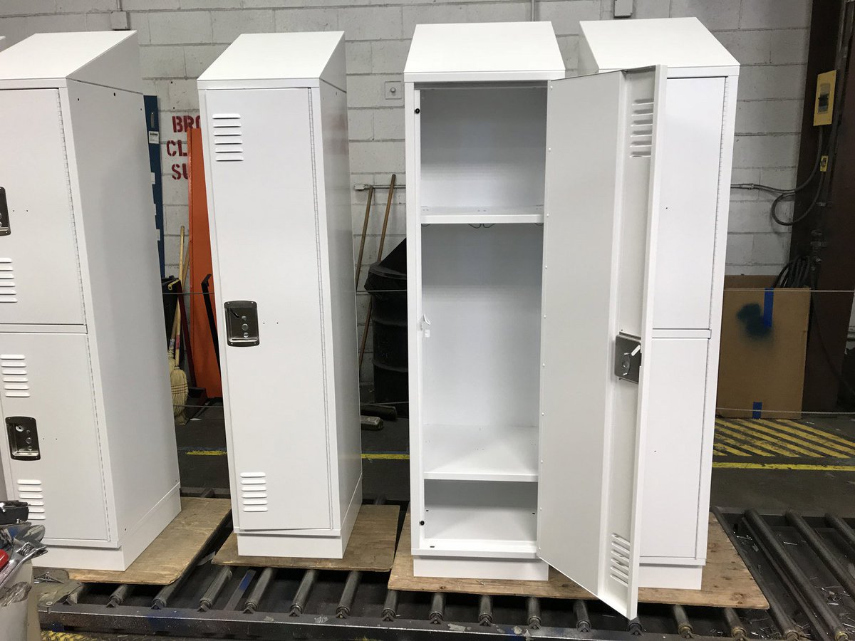 DebourghMfg's tweet photo. #Rebel #CoolWhite #SentryThreeLatch #LouveredVentilation #PianoHinge #SlopeTop #ClosedBase #DeBourgh #Lockers https://t.co/VeSAXphxJB