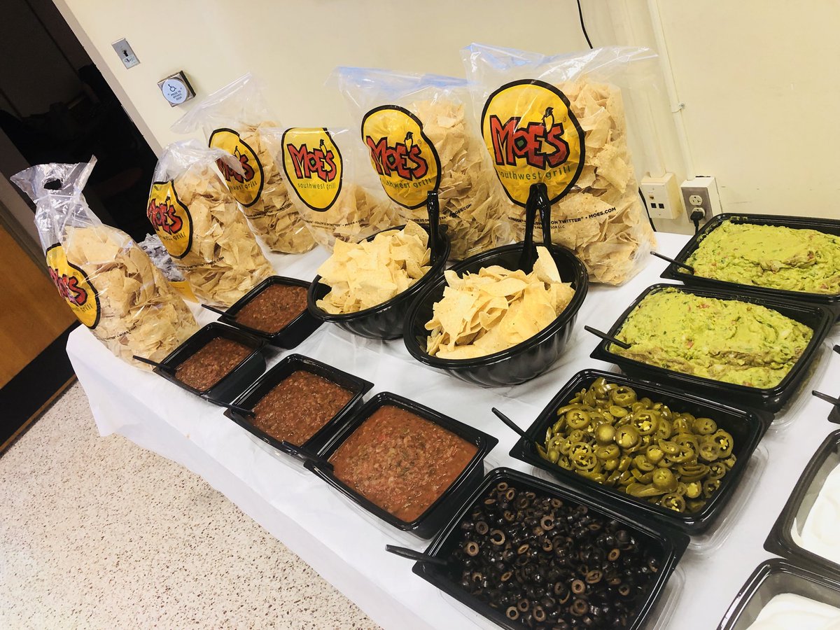 DM_UrFuturePrez's tweet image. Today’s the fayzzz we have Moe Lunch Moe Lunch Moe Lunch!!! 🥙 @Moes_HQ ...#OhYeah #StormInMyStomach 😂 #TrainingTrain 🚂 #UNCGHRL #WelcomeBack #RATraining #WhatTimeIsIt #TrainingTime #HeyEverybody #HeyWhat #BuildingOurLegoCy @uncg @uncgspartans @uncg_sa