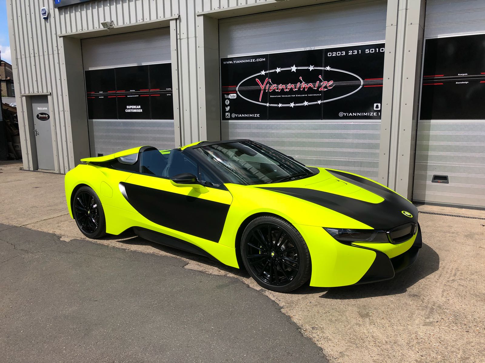 BMW i8 Sport Yellow