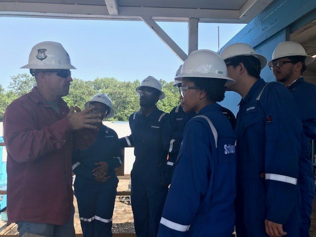 TheRealJMHB's tweet photo. @CanyonCreek_Energy recently hosted students from @OUMewbourne College of Earth &amp; Energy for a tour of @Latshaw Rig38. The tour gave students an up close look at our drilling location, rig ops &amp; onsite geologic interpretations. Thanks everyone who helped create a memorable outing https://t.co/UzLAauCo49