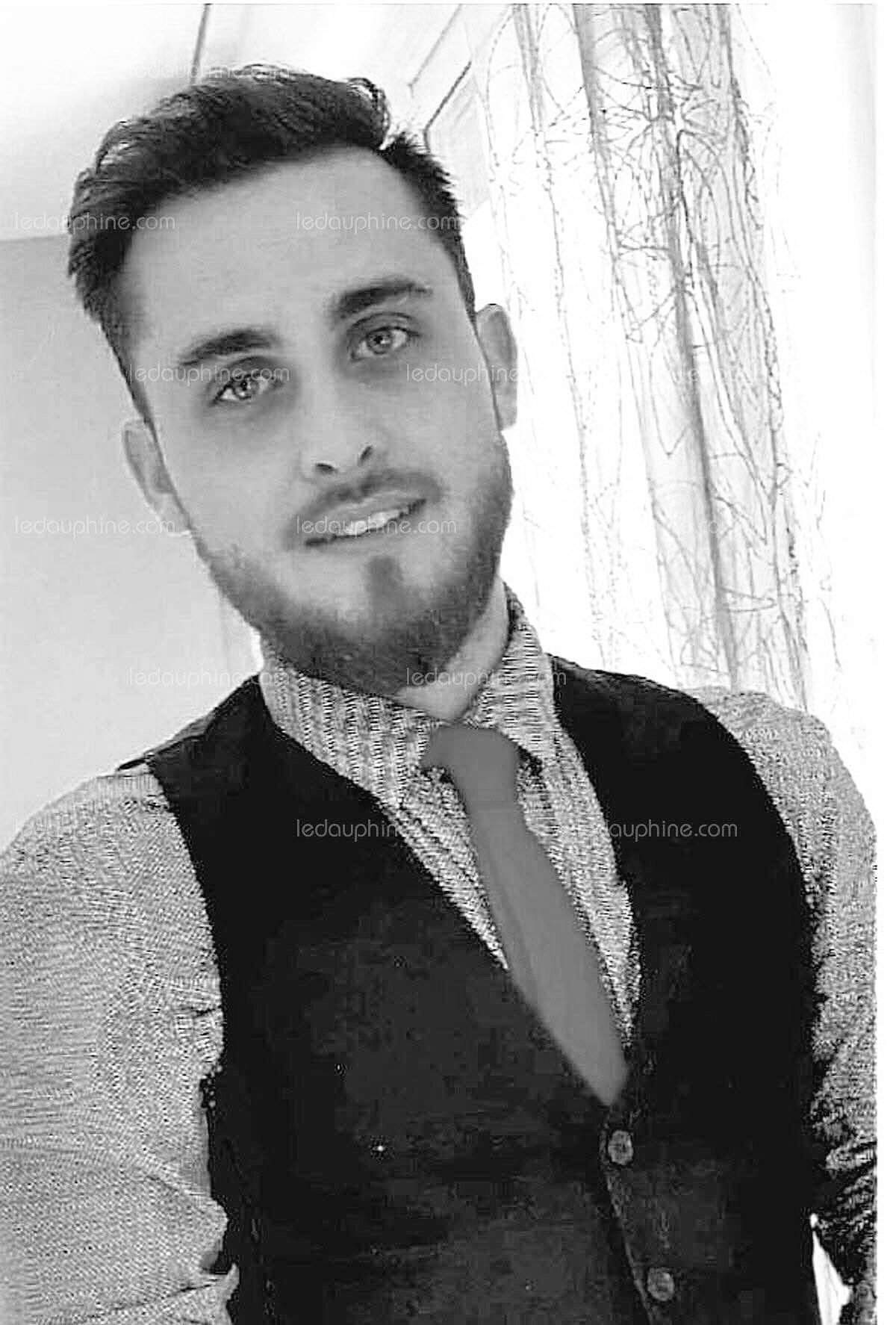 Mendigar Permanecer niebla Jordan Bardella en Twitter: "Il s'appelait Adrien et sortait fêter ses 26 ans. Il a été poignardé par Younes et Yanis El Habib alors qu'il prenait la défense d'un couple agressé par Mendigar Permanecer niebla Jordan Bardella en Twitter: "Il s'appelait Adrien et sortait fêter ses 26 ans. Il a été poignardé par Younes et Yanis El Habib alors qu'il prenait la défense d'un couple agressé par