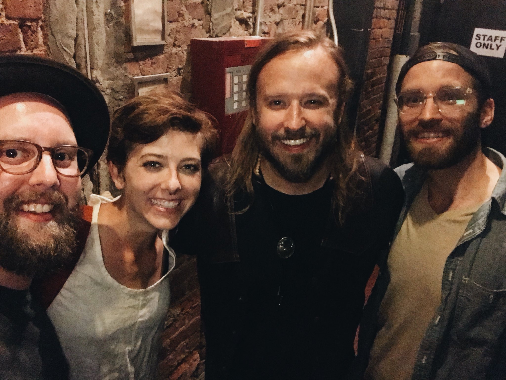 Birdtalker Auf Twitter Thanks For The Mems Nyc On Our Way To Greatscottrock Tonight With Sonsofdaughters And Joe Hedrick See You Soon Boston Friends Tix Https T Co 3cefswvszb Https T Co Vpxlgqd2ih Zack and dani were married in 2012. twitter