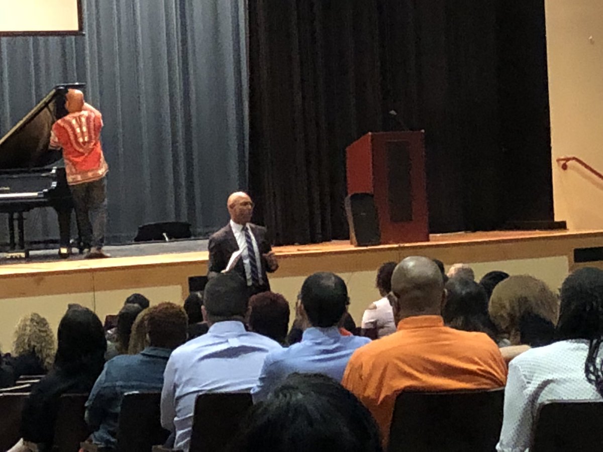 DAFrizzG's tweet photo. @SDPHite has to follow the amazing musicians and singers from #HillFreedmanWorldAcademy during @PHLschools #BAMmeeting #HardActtoFollow https://t.co/3YsW9o49CV