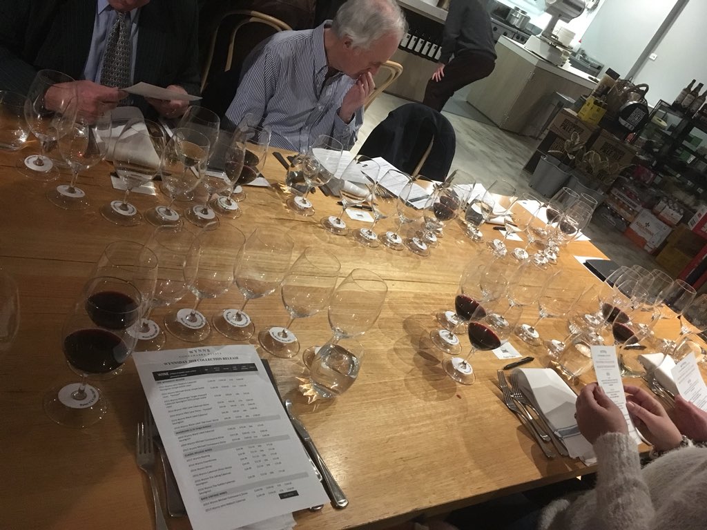 CabSavLane's tweet photo. #Wynnsday #Melbourne #FineWines #dinner #MelbWinemakerDinner #BeginNow #Luckyme https://t.co/fYLyEGlTY3