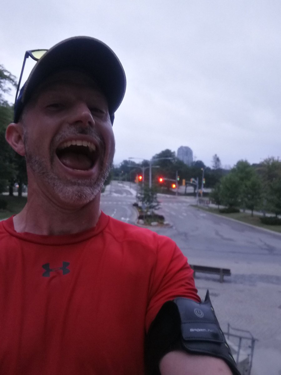 dieselRuns's tweet image. A little speed training run at the edge of daybreak with @ultra_snwleoprd. Been a while and felt just like it should. Getting race ready. #runnerBliss #GoRarebits