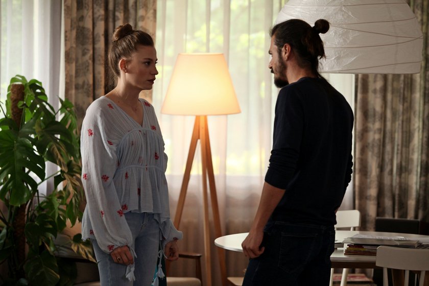 SerenaysLatam's tweet photo. Mรกs fotos de #Fi11 ๐๐๐ #SerenaySarikaya #mehmetGunsur #OzanGuven https://t.co/aPuQQ2FnNh