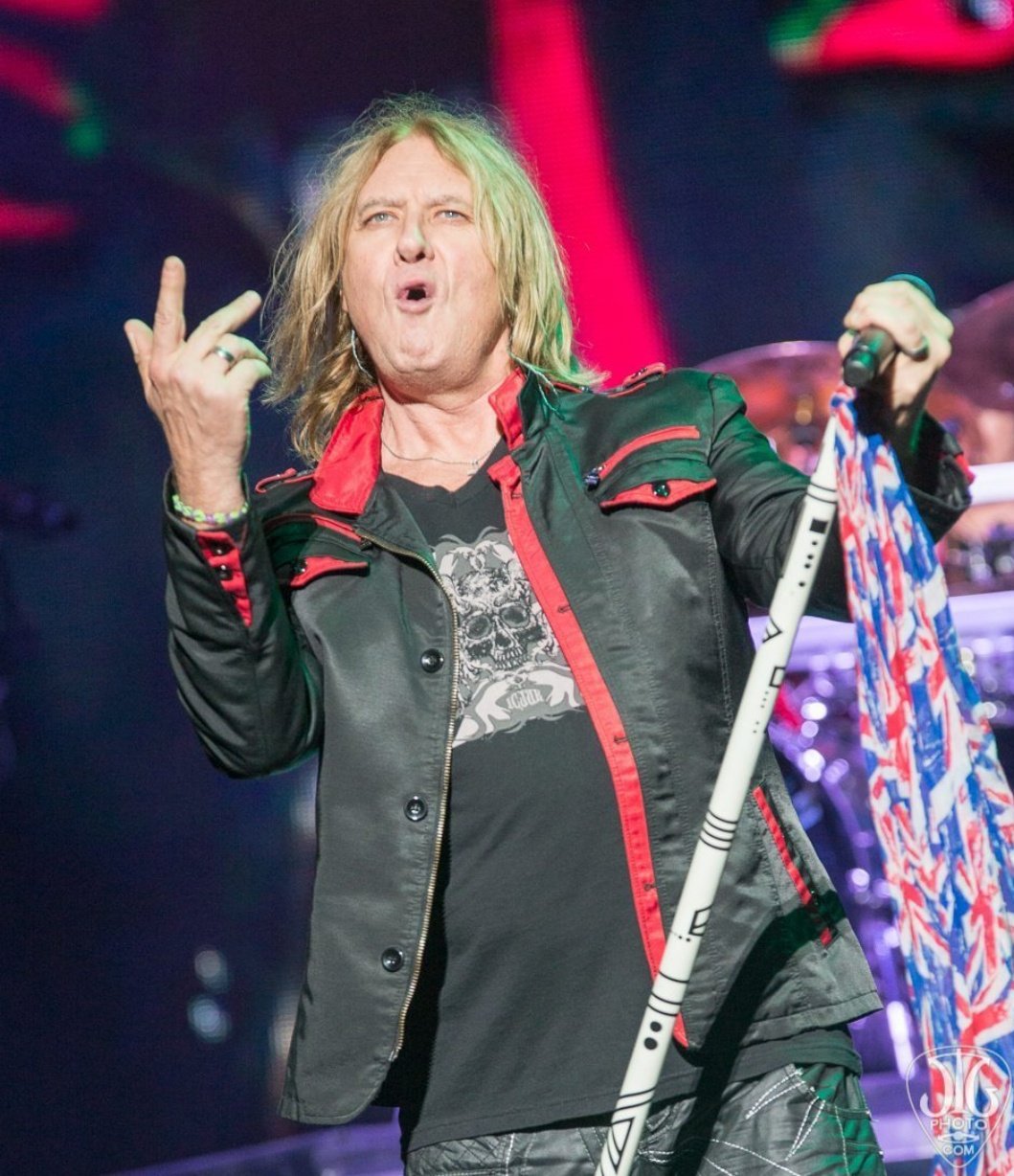 Happy Birthday Joe Elliott!! The lead singer of my favorite band of all time  