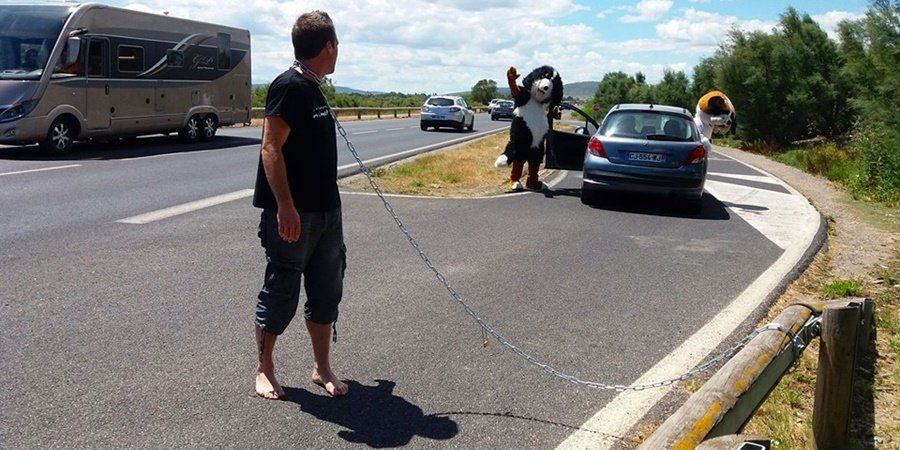CachorroAchado's tweet photo. Campanha inverte papéis e coloca cães abandonando seres humanos #dogs #feedly #pets #animais #dogs #cachorro #perdido #achado #resgate #ajuda #cachorroachado #cachorroperdido https://t.co/YsO7Ijyp7g https://t.co/0MX4dqB4QX