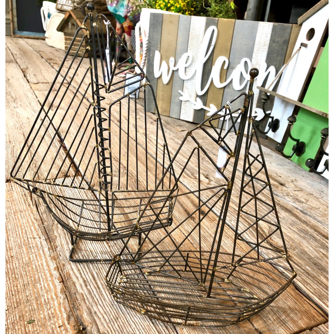 Sail away ⛵in a couple wire sailboats...At least dream about it
#homedecor #homeandgarden #sailing #boating #nauticaldecor #southportnc #beachstyle #nauticalvibe