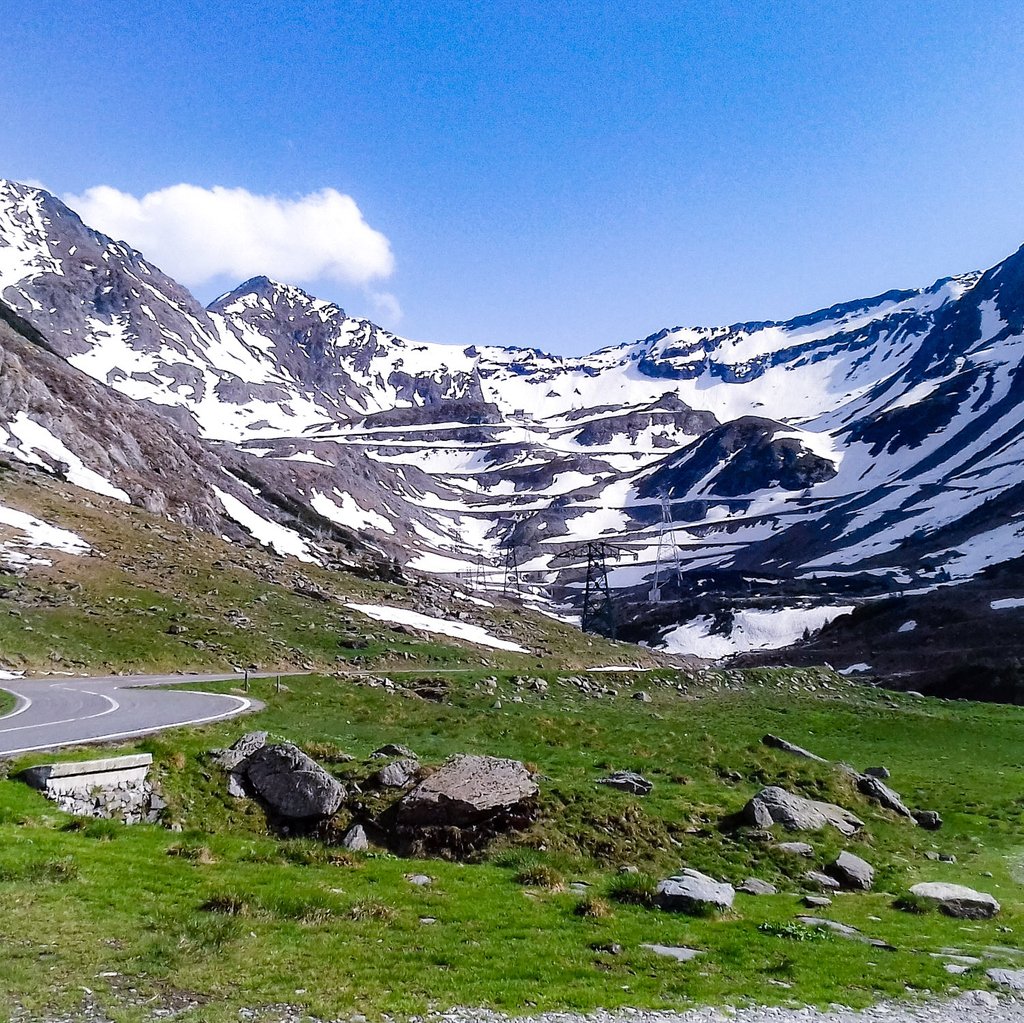 #transfagarasan was still under the #snow back in may, when we decided to make #wildcamping there. One of best decisions ever 🙌
#romania #motorcycletrip  #fagarasmountains #mountains #travel #naturelovers #mountainlover #adventure #camping #camplife

YT : youtube.com/watch?v=UxnFv8…