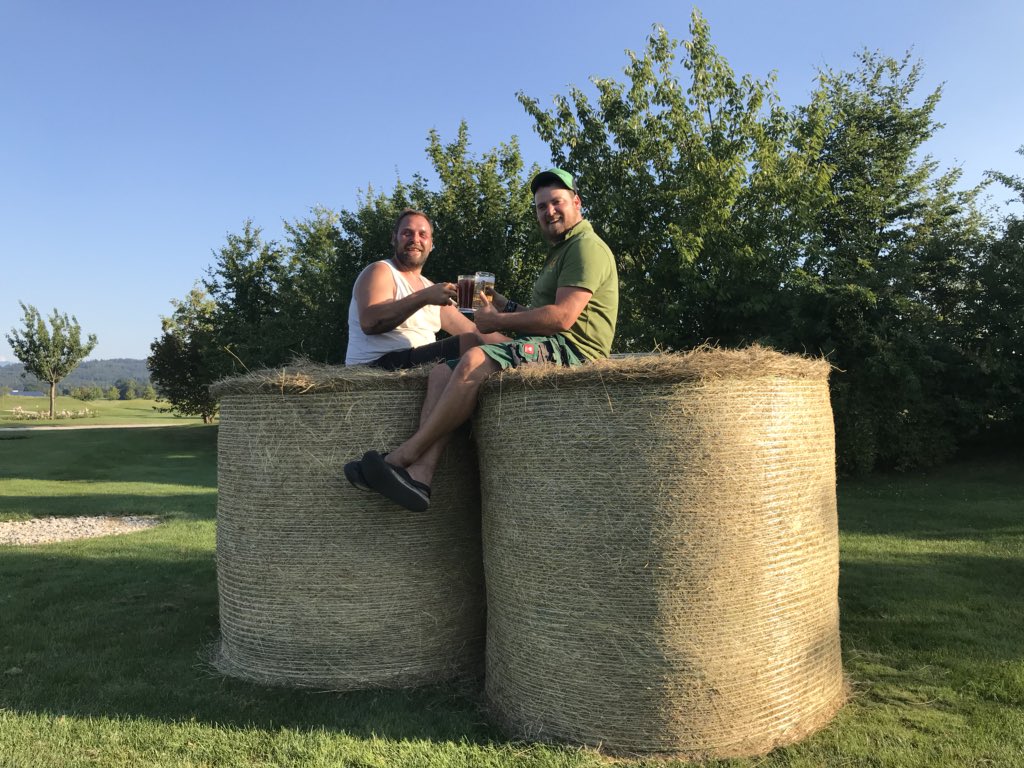 Neu im @EsszimmerValley 
#picknik im #Heu 
#romantik #friends #feierabend
<a href="/HolzkirchnerM/">Holzkirchner Merkur</a> <a href="/TegernseerZ/">Tegernseer Zeitung</a> <a href="/MiesbacherM/">Miesbacher Merkur</a> <a href="/goodsundayz/">GOOD SUNDAYS</a> <a href="/TegernseeStimme/">Tegernseer Stimme</a>