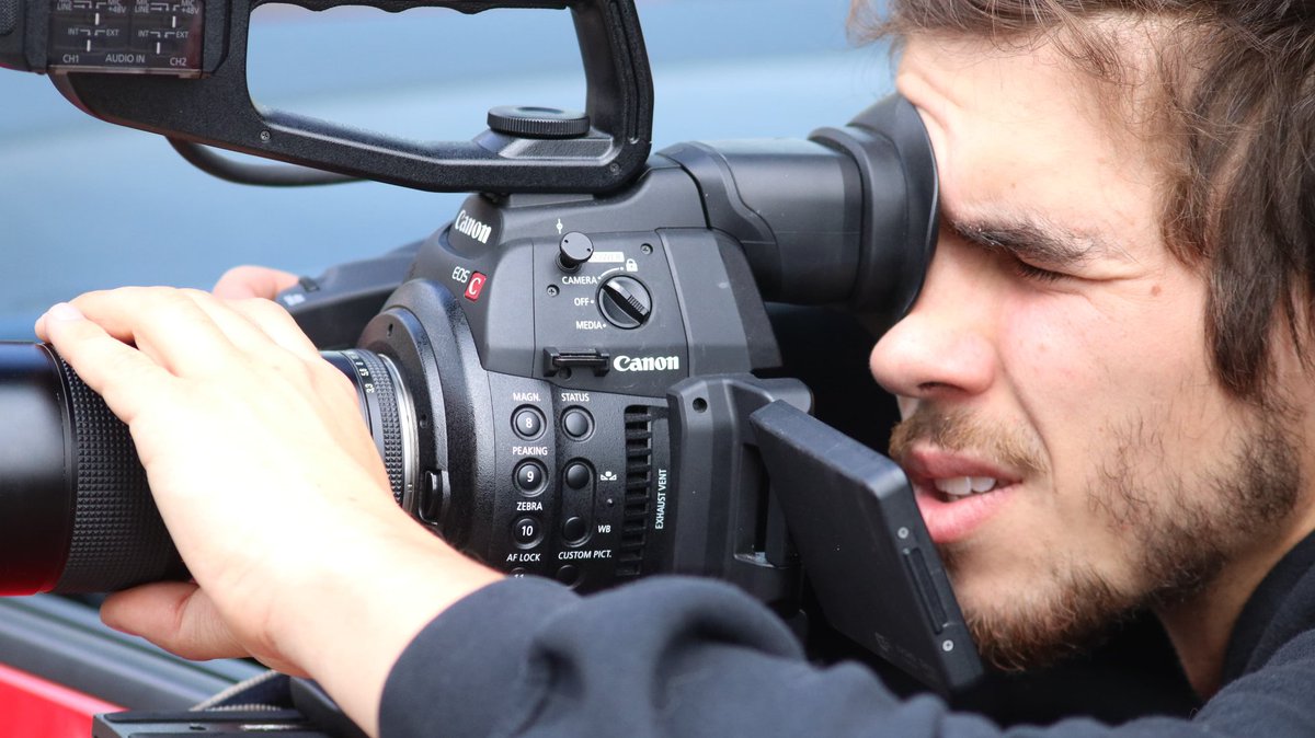 ZeroFilmsUK's tweet image. Today is our first day of filming and we have some lovely 
behind-the-scene photos to share with you all courtesy of @KyleTweetBird