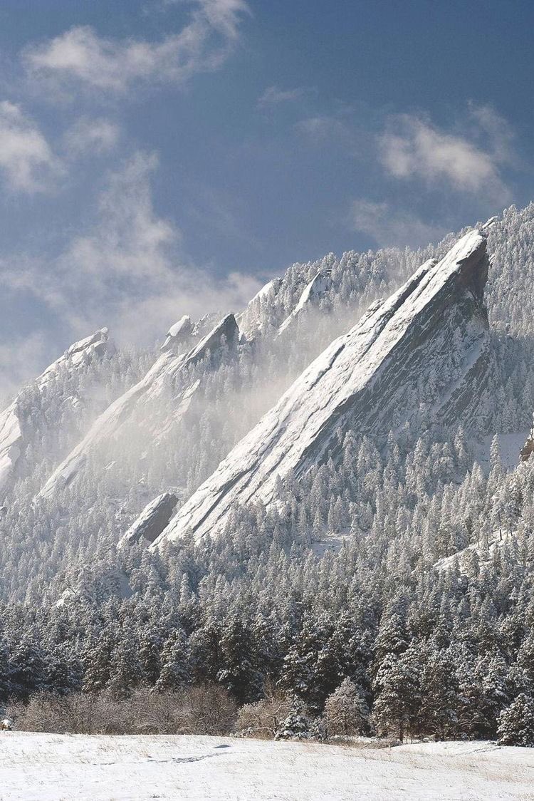 RT <a href="/AccentReGroup/">Eric Hiivala</a>: The majestic #Flatirons touched by an early frost. ❄️🌬 
#Boulder #Colorado #natureview #accentrr