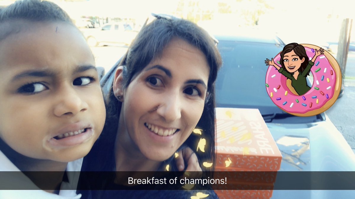 Adriana8529's tweet photo. New school year! New teacher for the little! New job for the mama! 1st stop? Picking up some donuts for the amazing staff at #rosselementary @OKCPS #OKCPSDay1 https://t.co/Aen2z6eaND