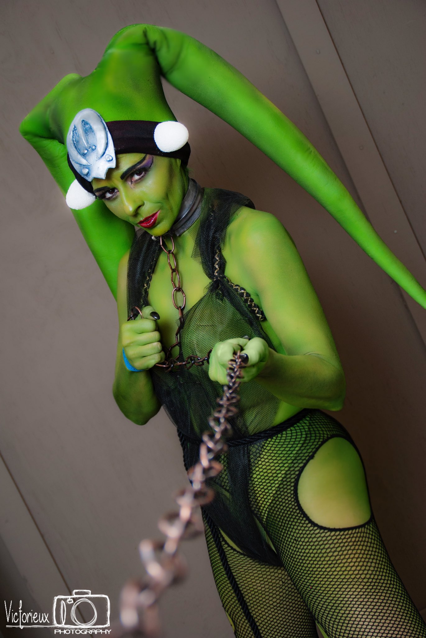 Lauren See ❤️ on X: I'm a slave for you..... 🤣🤣🤣🤣 📸 @VictorieuxPhoto  Cosplay, Twi'lek Headress, & Accessories by Me (@LaurenSee14) #oola  #oolacosplay #starwarscosplay #returnofthejedi #twilek #twilekcosplay  #bodypaint #bodypaintcosplay ...
