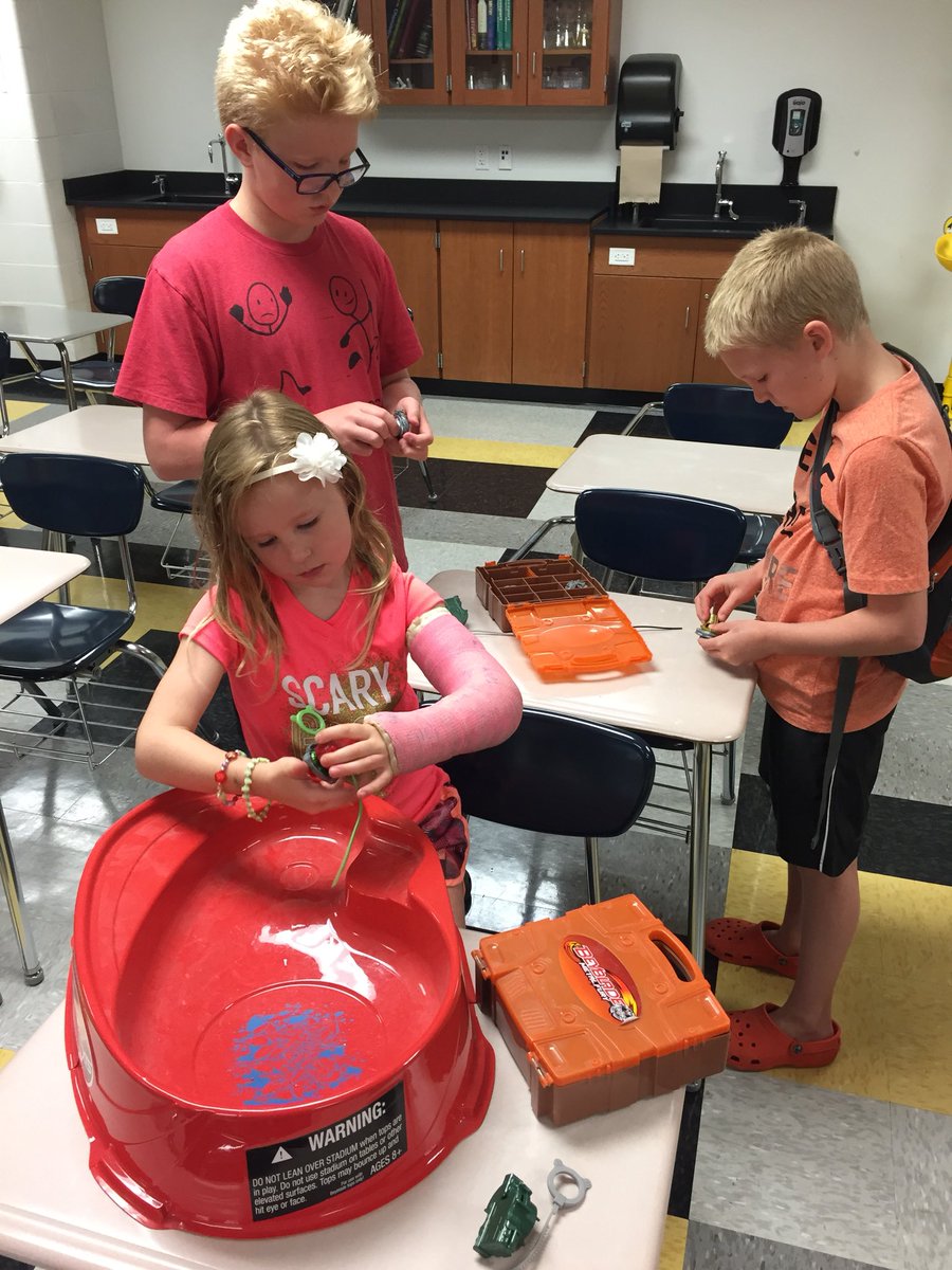 PoppaJET's tweet photo. First #APPhysics1 lesson of the year! #beyblades #RotationalInertia #RotationNation https://t.co/Ek2GHEyhiX
