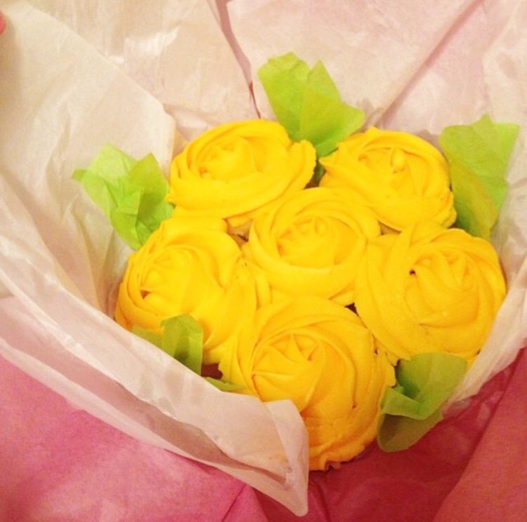 Sweetsanddrinks's tweet image. Treat that special person in your life the right way, surprise them with thoughtful gifts (cupcake flowers), and always cherish each other #WednesdayWisdom #NationalGirlfriendsDay