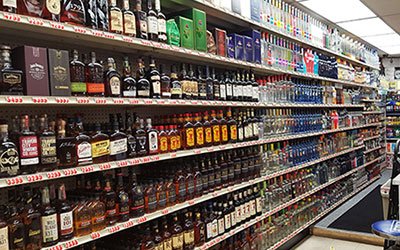 DisplayMaxRon's tweet image. Do you stock liquor at your store? If yes, choose the right liquor shelf to display your prized products. From simple shot cases to wooden &amp;amp; wire wine display cases, we have them all at DisplayMax Fixtures. 
bit.ly/2FZ6ZSL