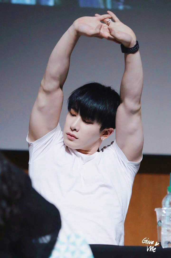 meug_ex's tweet photo. @RopoloN @PublimetroChile Mis futuras esposas ALV
#MONSTA_X #몬스타엑스 #MONSTAX_Google @OfficialMonstaX #LIVIN_IT_UP https://t.co/I8mVktruGC