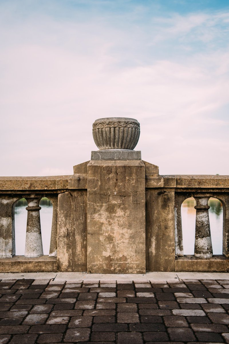 LkldPhoto's tweet image. In the heart of #Lakeland one can find neoclassical architecture, modeled after Chicago World’s Fair, skirting Lake Mirror in downtown. As National Geographic wrote about the area &quot;Like an ornate entrance to some vast Venetian palace looms the Civic Center of Lakeland&quot; #LkldPhoto