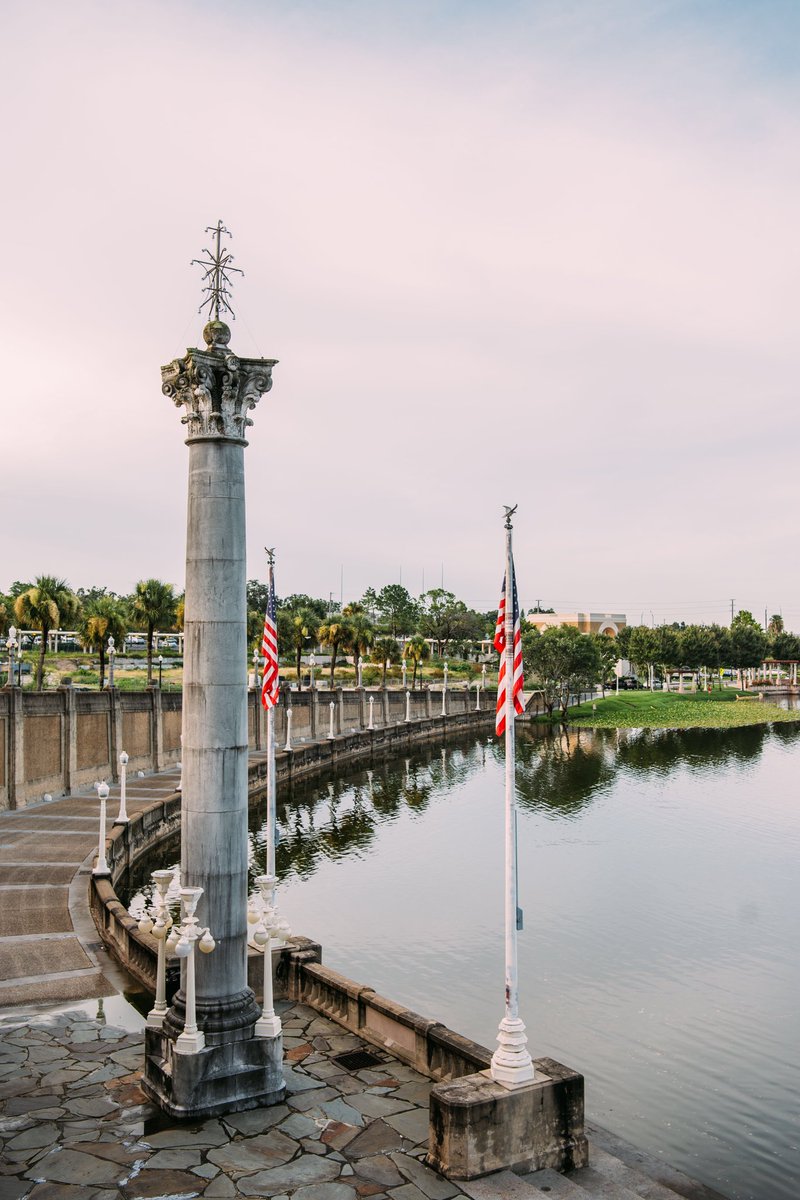 LkldPhoto's tweet image. In the heart of #Lakeland one can find neoclassical architecture, modeled after Chicago World’s Fair, skirting Lake Mirror in downtown. As National Geographic wrote about the area &quot;Like an ornate entrance to some vast Venetian palace looms the Civic Center of Lakeland&quot; #LkldPhoto