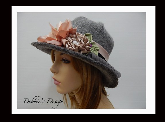 debbiesdesign's tweet photo. https://t.co/DwLpW735yw This classic women's wool felted cloche hat has been designed using the highest quality materials. I used Paton's wool roving in two shades of gray with light blush accents.  This hat has been designed with a stiffened wide brim and a pleated crown. https://t.co/2wjs0GXOIx