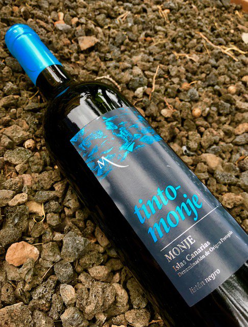 tigaigasuites's tweet image. Nos trasladamos al azul del mar o del cielo #WineWednesday #Vino #TigaigaTenerife @VisitPtoCruz @bodegasmonje @elgustoxelvino @Vinos_ICEX @bonrotllo @CasadelVinoTfe @comerentenerife @tfebuencomer