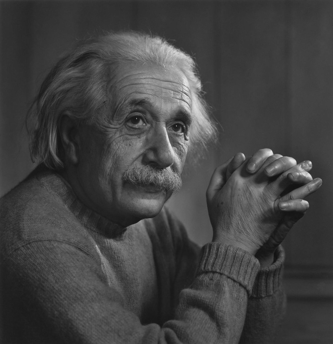 İnsanlar arasında kendi gözüyle gören ve kendi yüreğiyle hissedenler çok azdır.

Albert Einstein