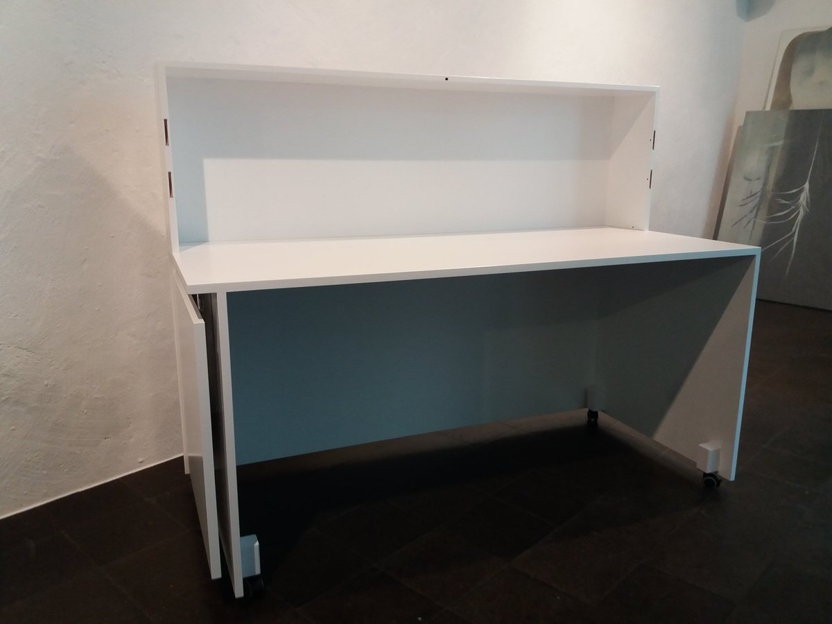 Büromöbel für Galerie Soon in Bern. #soonswitzerland