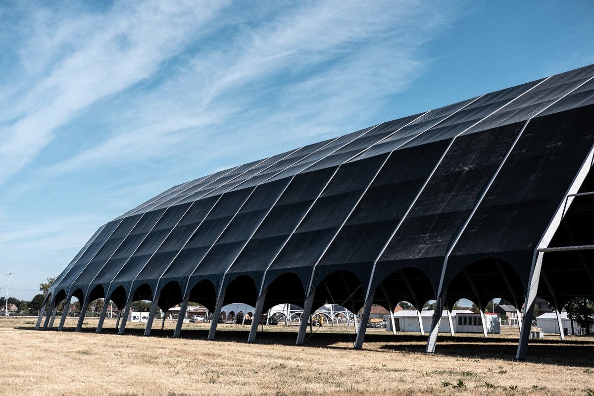 LimburgBe's tweet photo. Pukkelpopkriebels, in wiens tent slaap jij binnen 14 dagen? Ga je liever naar huis? Laat je niet jossen en ga met het openbaar vervoer. #WeesSLim #PKP18 GRATIS nachtbussen naar 37 gemeentes > https://t.co/qzipOjymyp

+ filmpje opbouw of eventueel foto's pkp opbouw/foto fiets https://t.co/ZqYXNuGtf9