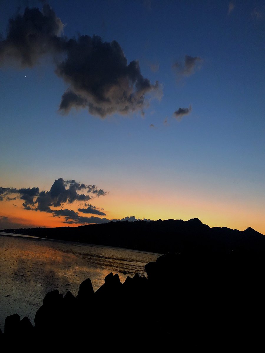 PICTO1006's tweet photo. 夕陽ほど心を落ち着かせてくれるものはない
#夕陽 #ファインダー越し私の世界  
#写真好きな人と繫がりたい https://t.co/QF2kPMXz06