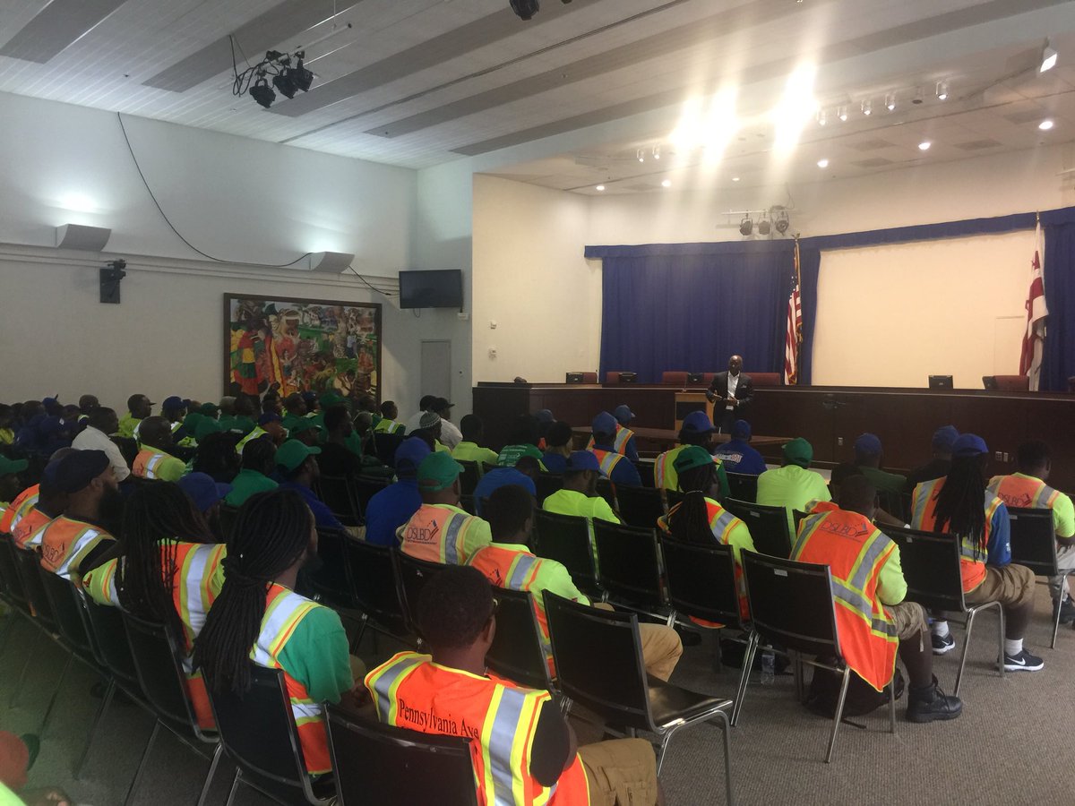 Full house with <a href="/SmallBizDC/">DSLBD</a> to hear an encouraging word from Thomas Penny <a href="/AnacostiaBID/">Anacostia BID</a>