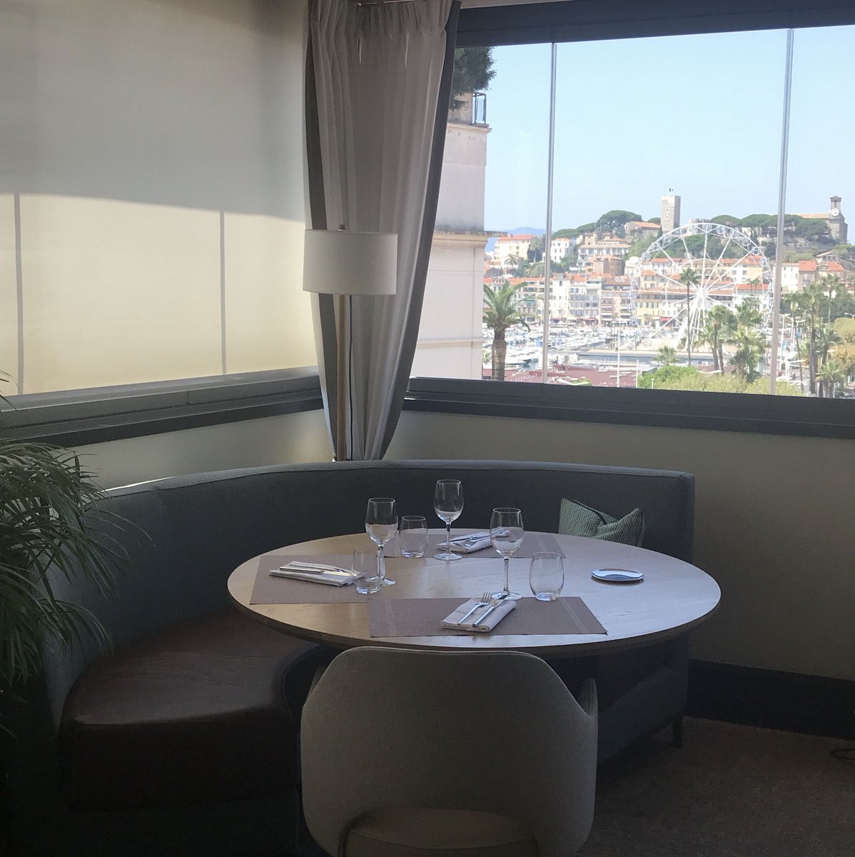 We have tried for you a new place in Cannes #leroofcannes. Come and visit our news: buff.ly/2v5l92m
#restaurant #cannes #luxury <a href="/arnaudtabarec/">Arnaud Tabarec</a>