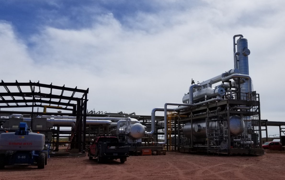 EnerflexLtd's tweet photo. Finishing up a 90 mmscf/d refrigeration plant expansion in Northeastern Wyoming. Enerflex provided the quality manufacturing and safe commissioning for this project. #Enerflex #CompleteMidstreamSolutions #ReliableProductsSuccessfulProjectsSince1980 https://t.co/sIAVB5GWU2