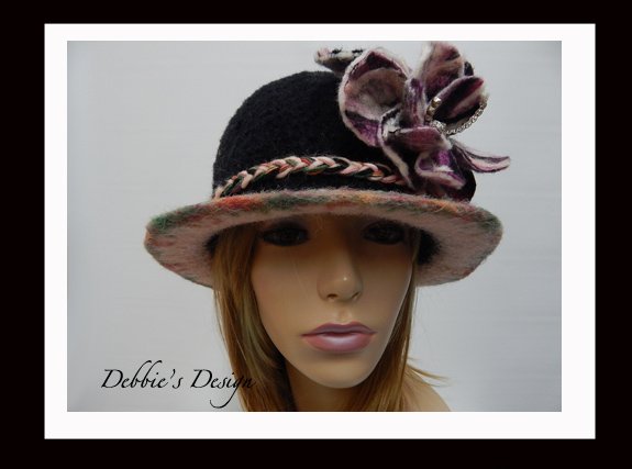 debbiesdesign's tweet photo. https://t.co/IVzoLtDgOy I have embellished with a handmade wool felt flower with four layers of pedals. I have carded the wool using a combination of hand dyed wool roving, then machine felted adding additional colors of wool, accented with prime hand dyed wool fleece in yellow. https://t.co/RHPKCeCXrM