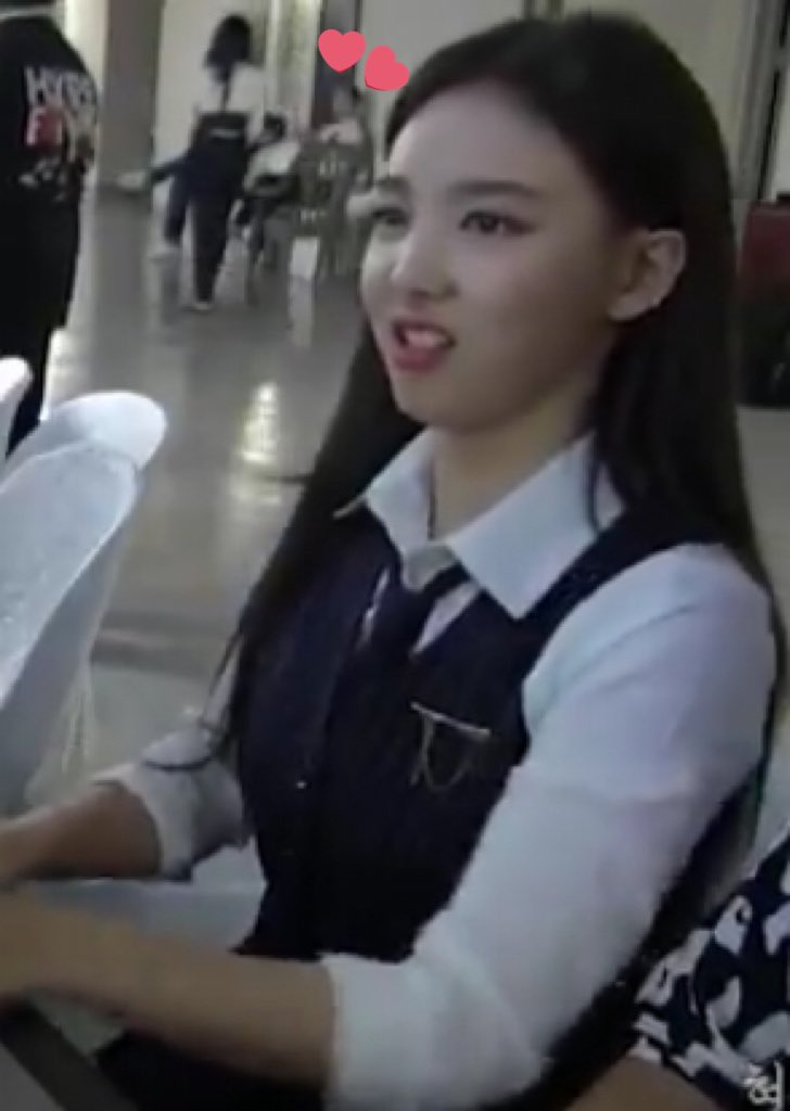 avocamina's tweet photo. เมื่อพ่อลูกต้องมานั่งรอคุณนายของบ้านเล่นเกมส์............
#มินายอน #minayeon https://t.co/fWpWFxTx1X