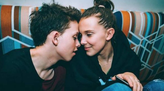 Feedbac's tweet photo. Millie Bobby Brown 💔 Jacob Sartorius ➡️ https://t.co/kW9KcBW01L https://t.co/ccjtEP0S7d