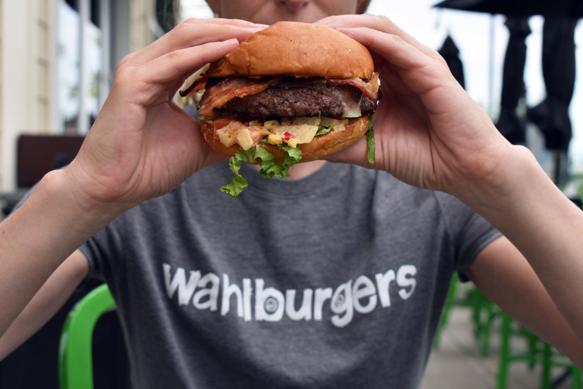 Wahlburgers в Твиттере: "The Super Summer Bacon Burger in al