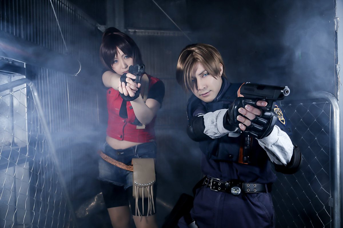 コバレオ レイヤーモデラー Na Tviteru バイオハザードシリーズの中でも一番好きなバイオ2 今までコスプレで原作再現した回数は数知れず リメイクでは旧バイオ2ではなかった レオンとクレアが共に戦うといったシーンがあるといいなと思ってます 二人でシェリーを