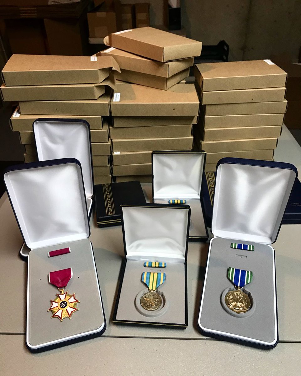 Aband4brothers's tweet photo. It’s shipping time! These medals will be making their way to West Point USMA. We are so honored to be manufacturing these beautiful medals for some of our country’s future leaders. #usa #usamade #manufacturing #westpoint #unitedstatesmilitaryacademy #military #FutureLeaders https://t.co/wt0tSYZ1CR
