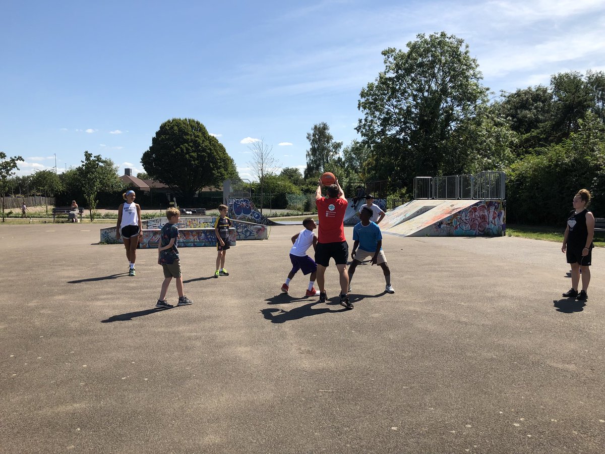 #ParkLives #Southend Street Basketball session in Shoebury Park was fantastic today! Thanks for the great game everyone &amp; huge thanks to <a href="/Imani9_x/">Imani Whittington</a> one of GB’s finest ballers, for joining us!  🏀🏀🏀🏀