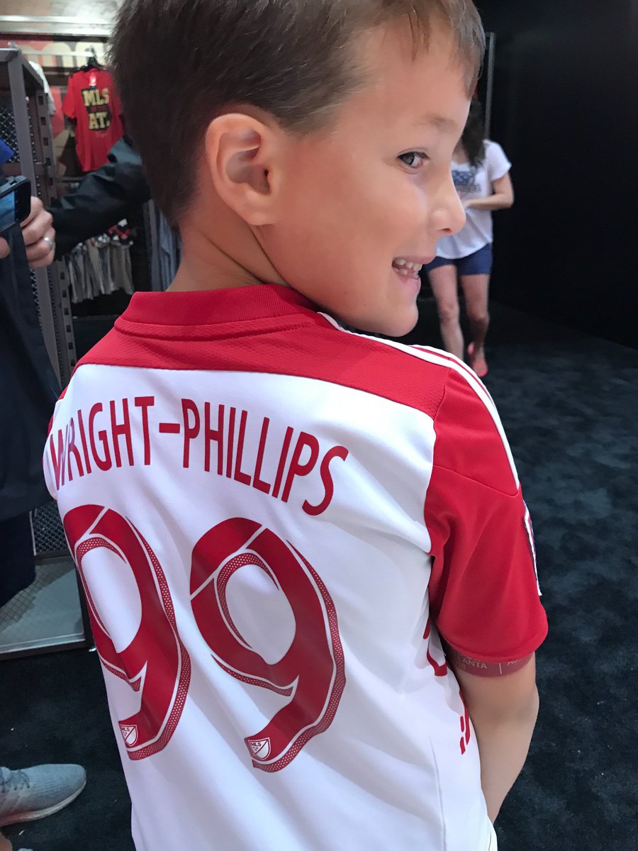 amandagizzi's tweet photo. Loving our experience at @mls All Star Game! Someone is hoping to see his fav Wright-Phillips! #mlsallstar #mlsinatl712 https://t.co/8VbVKay9g9