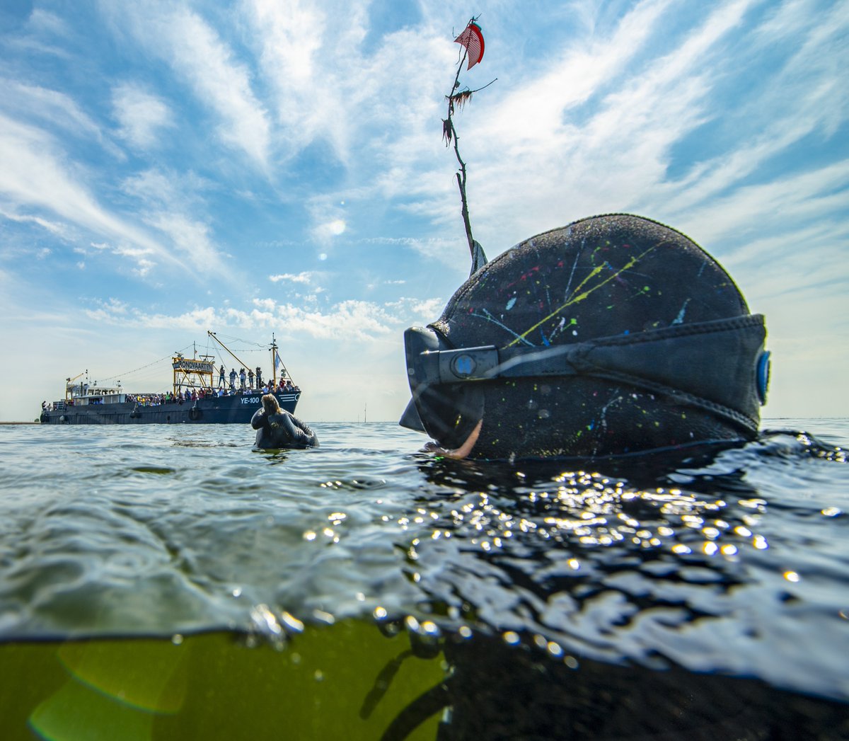 Mosselseizoen verlaat maar spectaculair van start.
Onderzeeboot vist nieuwe oogst Zeeuwse mosselen van bodem Oosterschelde. bit.ly/2LGNvKp