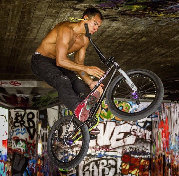 Monster EU tweet media